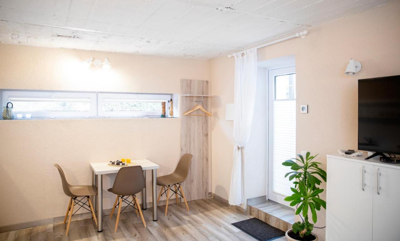 Apartment In Garage With Free Parking Kaunas Kültér fotó