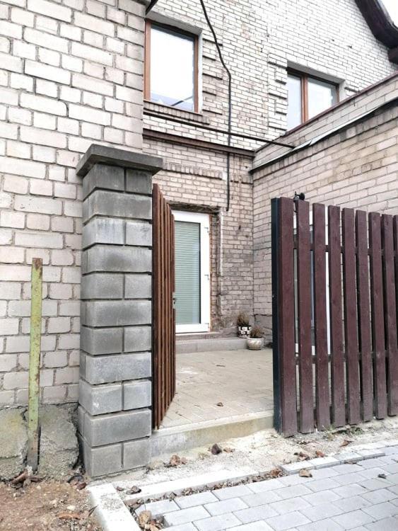 Apartment In Garage With Free Parking Kaunas Kültér fotó
